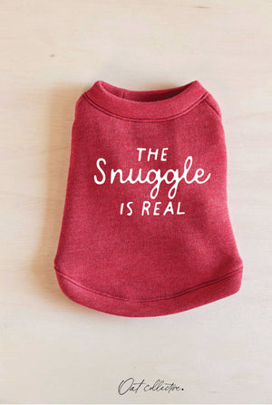 THE SNUGGLE IS REAL Pet Graphic Sweatshirt: HEATHER CRANBERRY